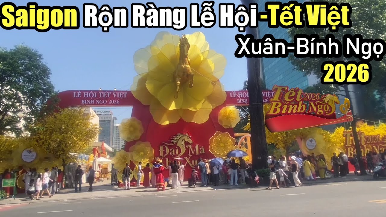 Saigon-Người dân và du khách Ồ ạt đổ về phố Ông đồ chụp hình ,check-in Lễ hội Tết Việt 2026