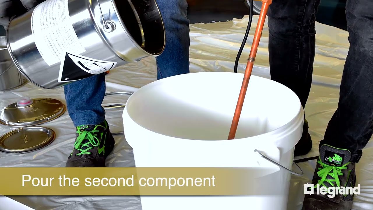 Zucchini RCP busbar horizontal junction assembly tutorial - Part 2 | Legrand UK & Ireland