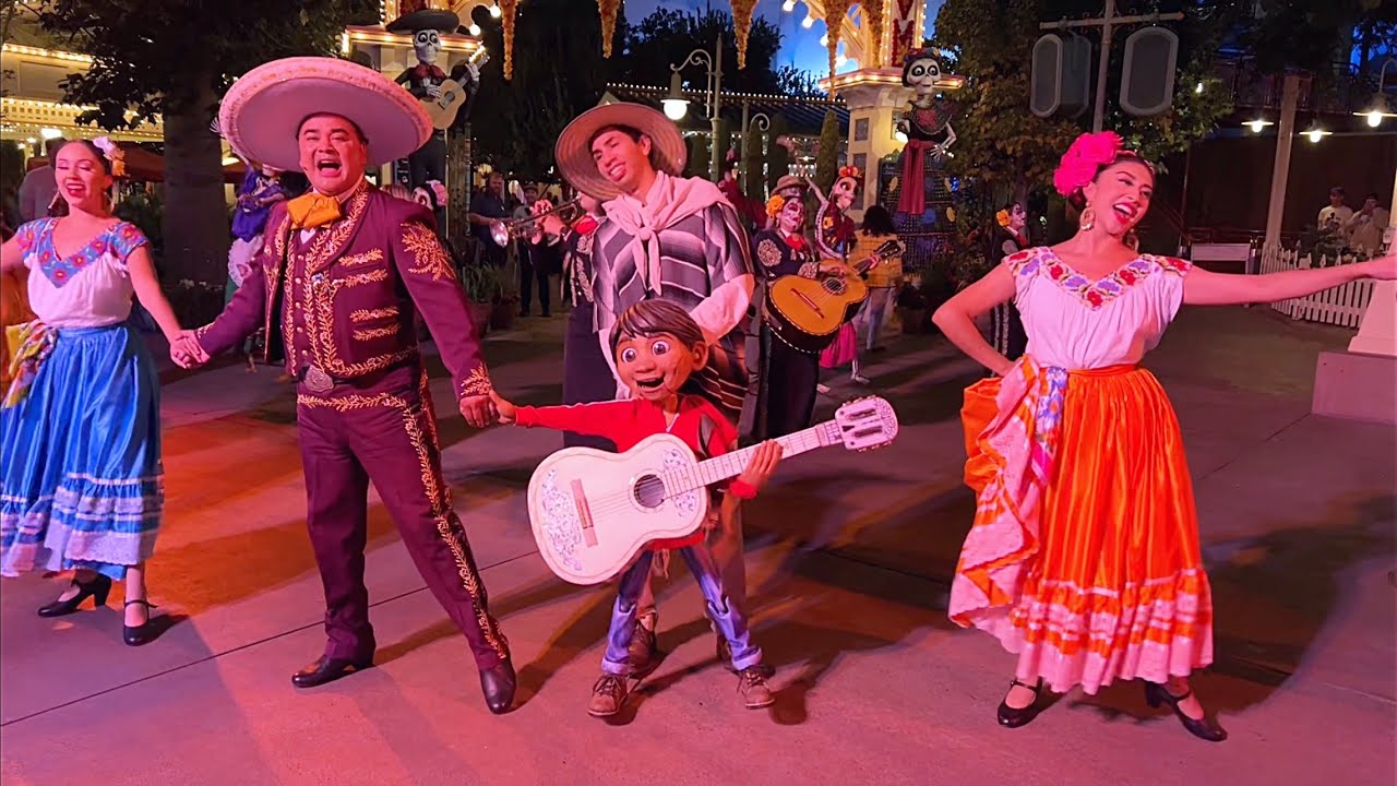 [NEW 2022] Coco Show At Disney California Adventure Front Row POV - Disneyland Resort