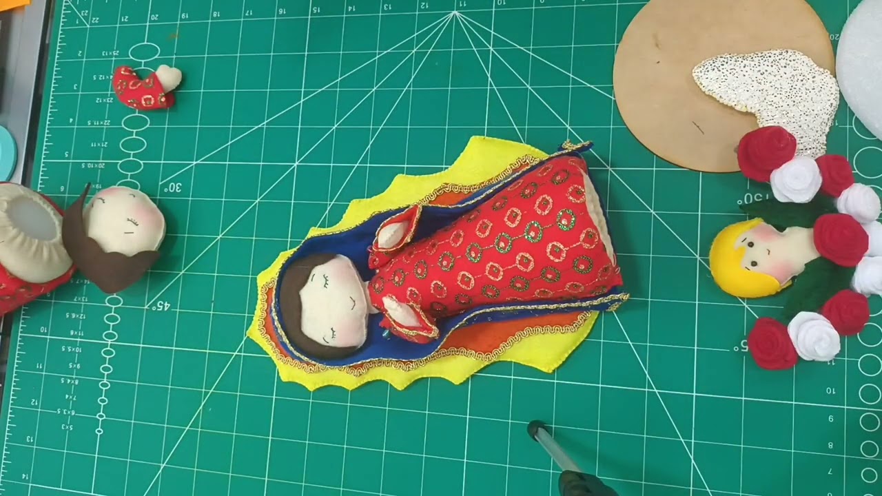 cómo hacer una virgen de Guadalupe en fieltro