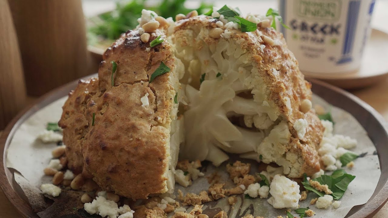 Roasted Cauliflower With Spiced Yogurt Sauce - 烤酸奶菜花
