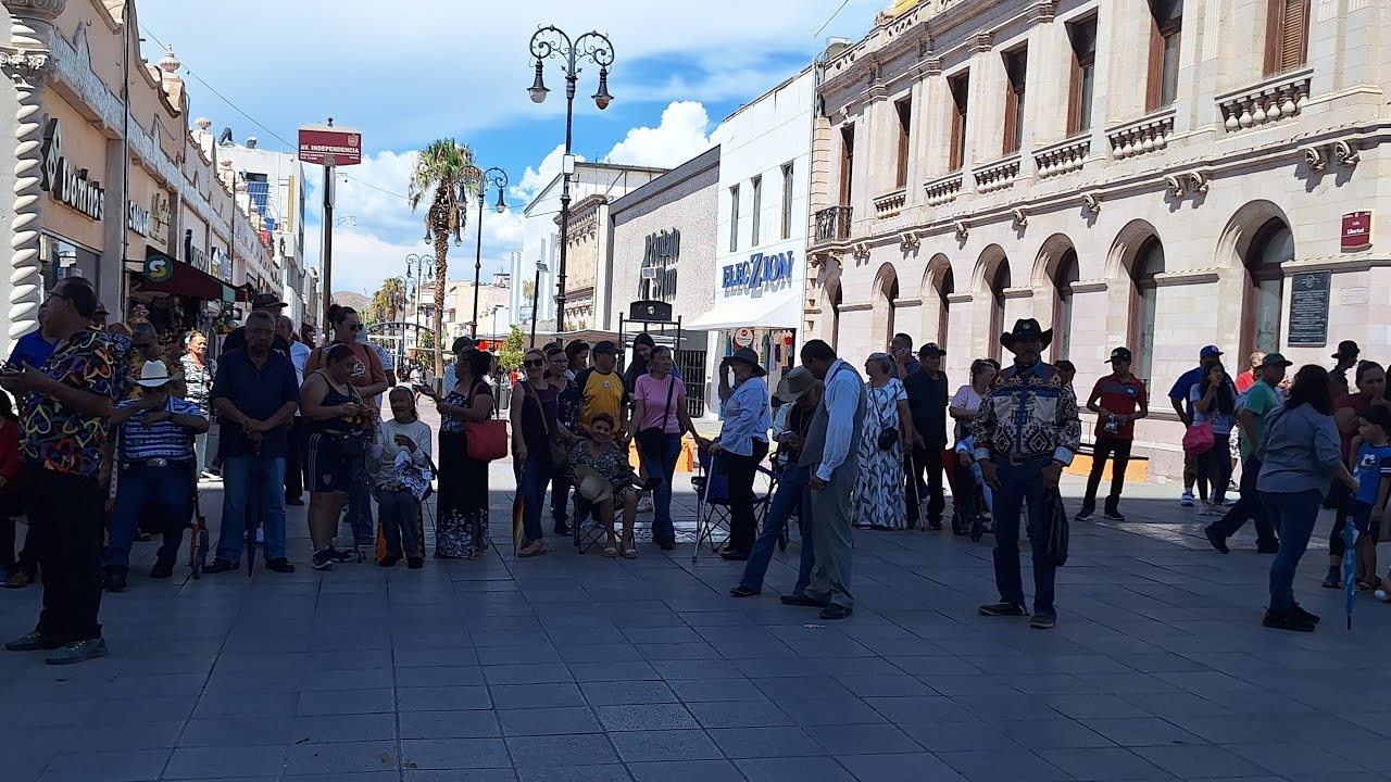 los domingos familiares son en la plaza de armas con MM.