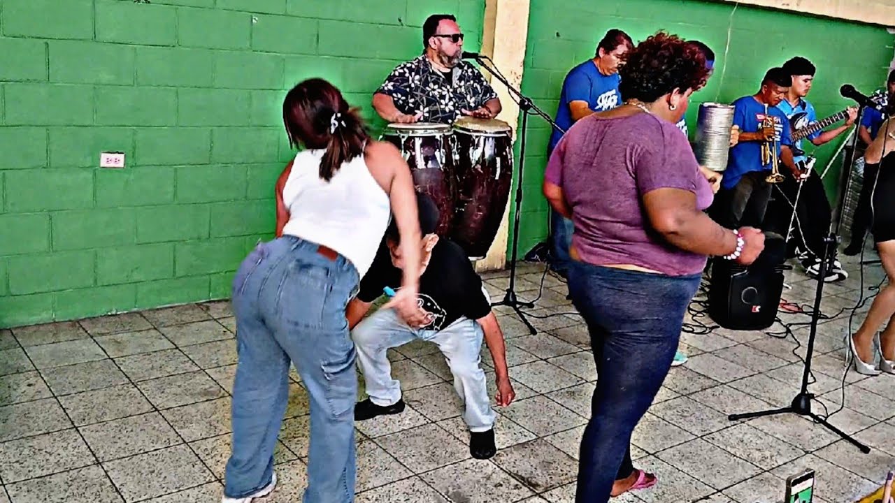 VICKY LLEGO PICANDO MAS FUERTE QUE NUNCA CON TREMENDO SHOW QUE HACE