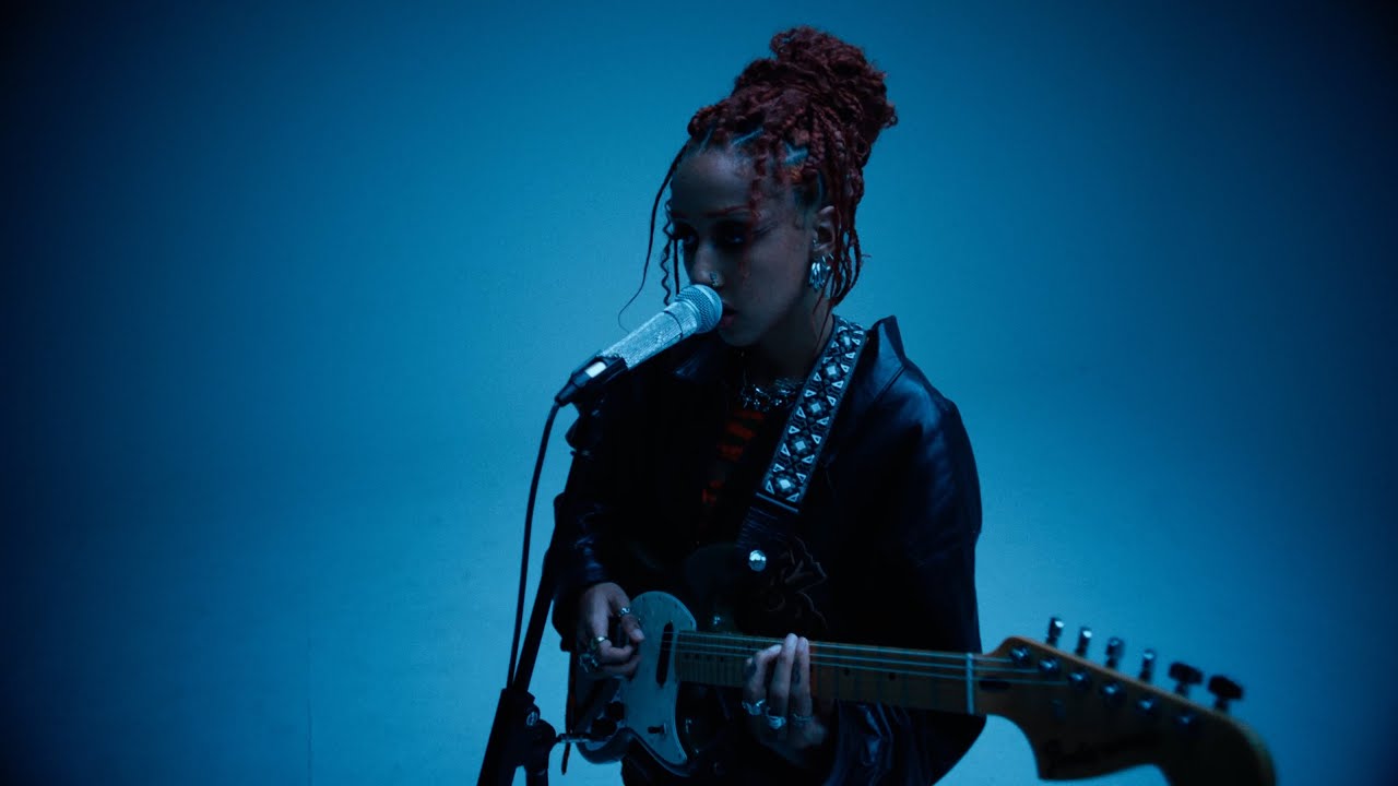 chuala - performance in an empty white space