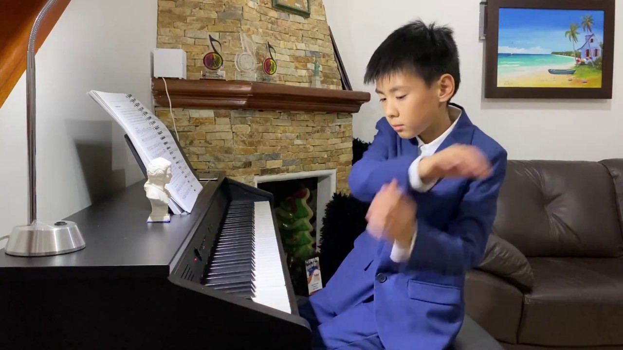 Camilo Castillo Wu (10 years old) - Daniel Vega: Joropo Punteando (Plucking the llanera harp).