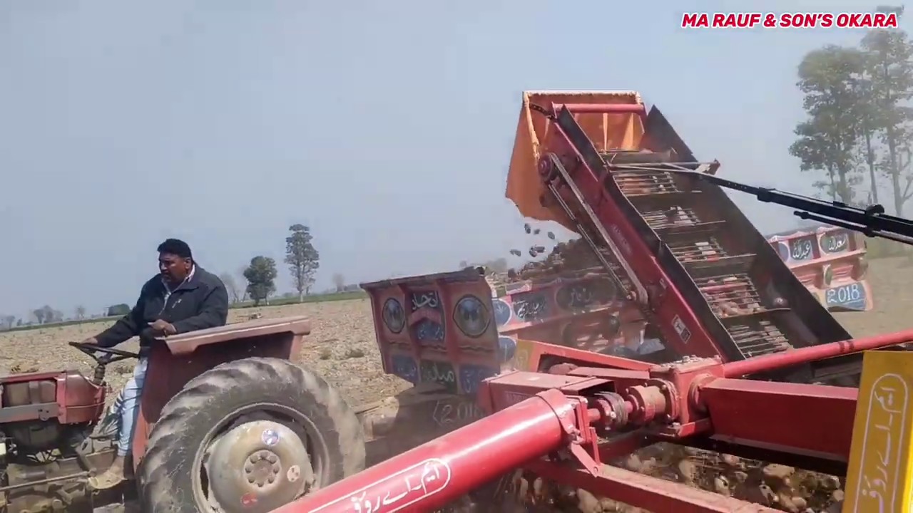 Potato Digger with Loader Pakistan, Okara