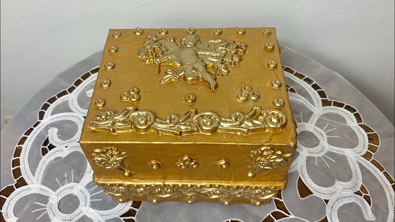 Joyero dorado. Hecho con una caja. Manualidades Fáciles. DIY. Artesanato. Porcelana fría. Cofre.