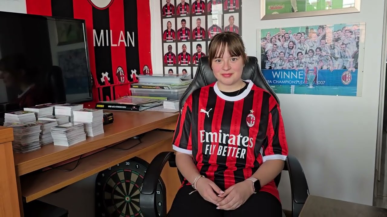 PREZENTACJA - M&Oacute;J KĄCIK AC MILAN ORAZ KOSZULKA JAKĄ DOSTAŁEM W PREZENCIE OD FIRMY TOPOWE KOSZULKI