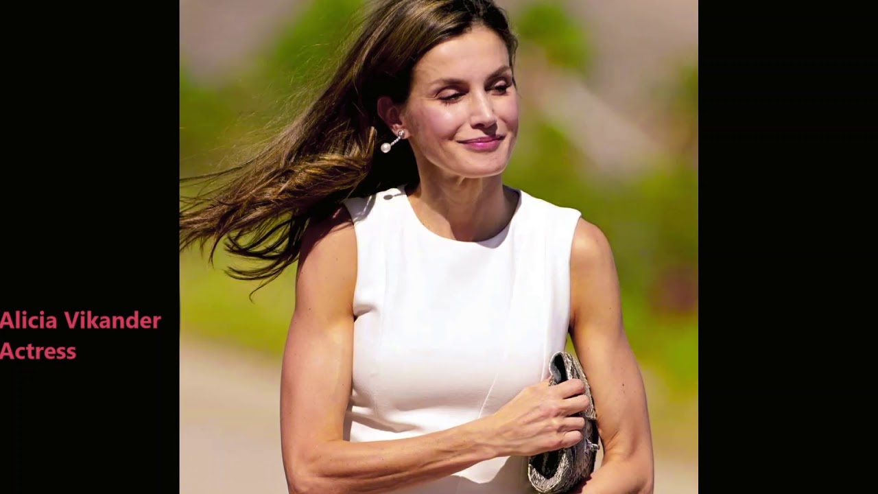 Muscle flexing celebrities 14