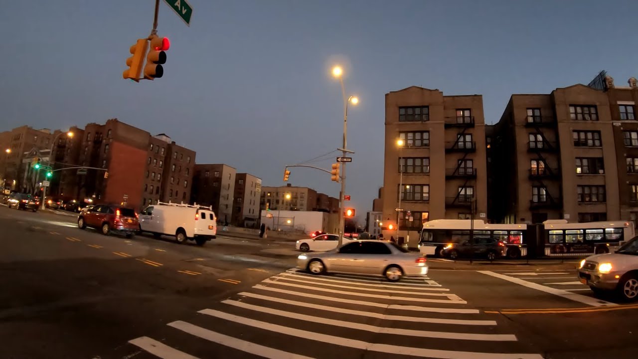 ⁴ᴷ⁶⁰ Walking NYC : Tremont, Bronx via Burnside Avenue & Tremont Avenue