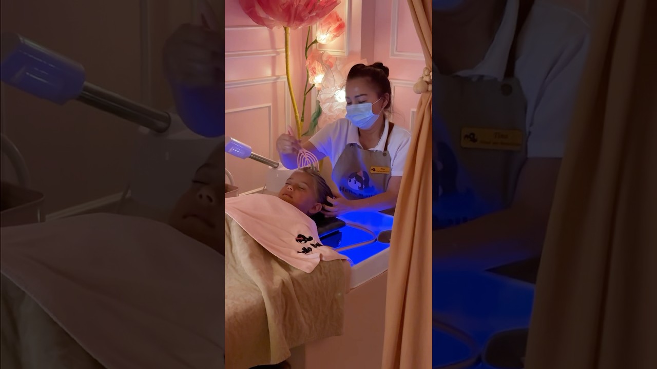 Trying the VIRAL head spa treatment with my daughters! 🧖🏼&zwj;♀️ #momlife