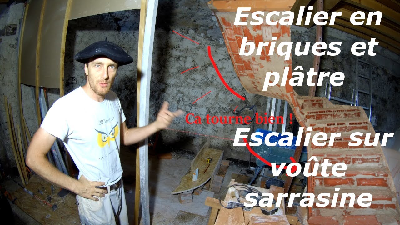 Escalier sur voûte sarrasine. Escalier en briques et plâtre [2/4].