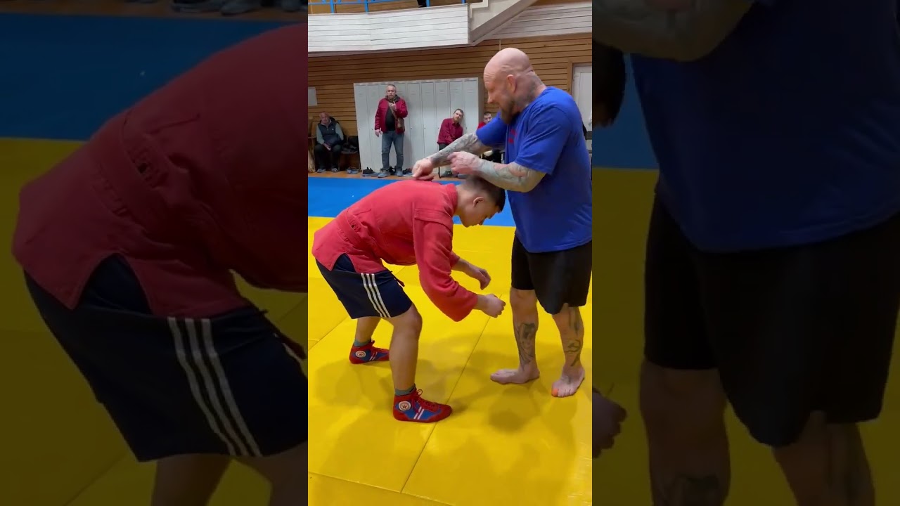База борьбы от Джеффа Монсона-  удушение в стойке от прохода в ноги.