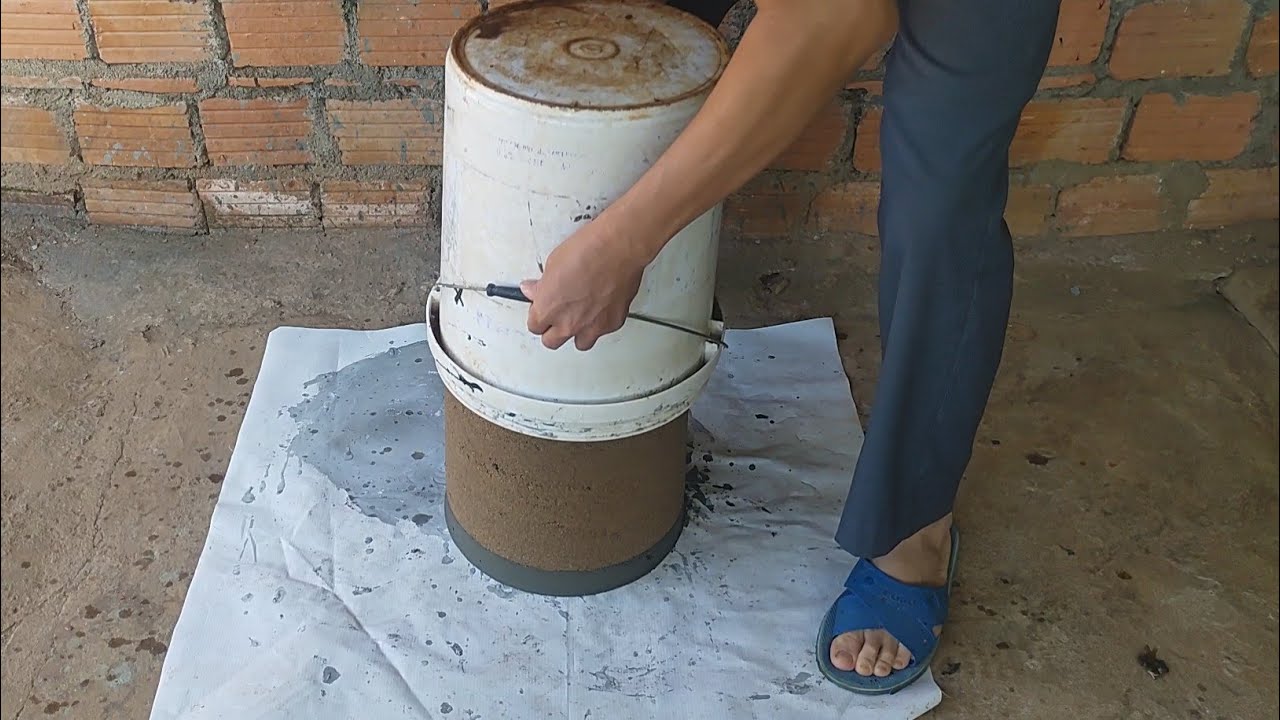 How to make garden lights made of cement and plastic buckets is simple