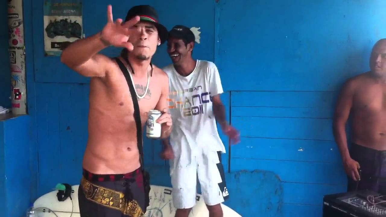 Biancucci tripeando en Cuyagua con un MC local