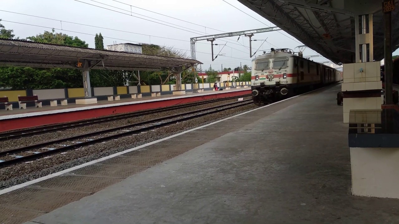 Train No : 22678 Yesvantpur AC SF Express