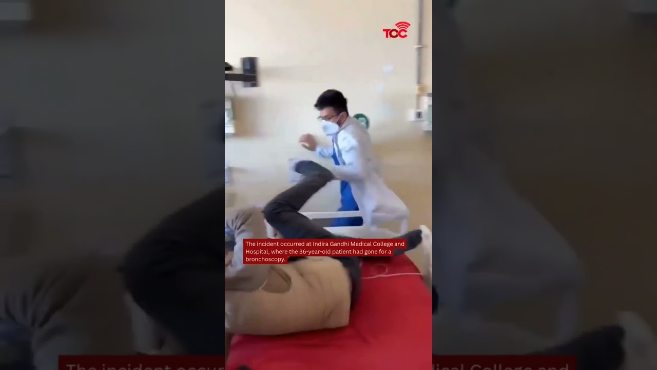 Индийский врач отстранен от работы после того, как в сети появилось видео с нападением на пациент...