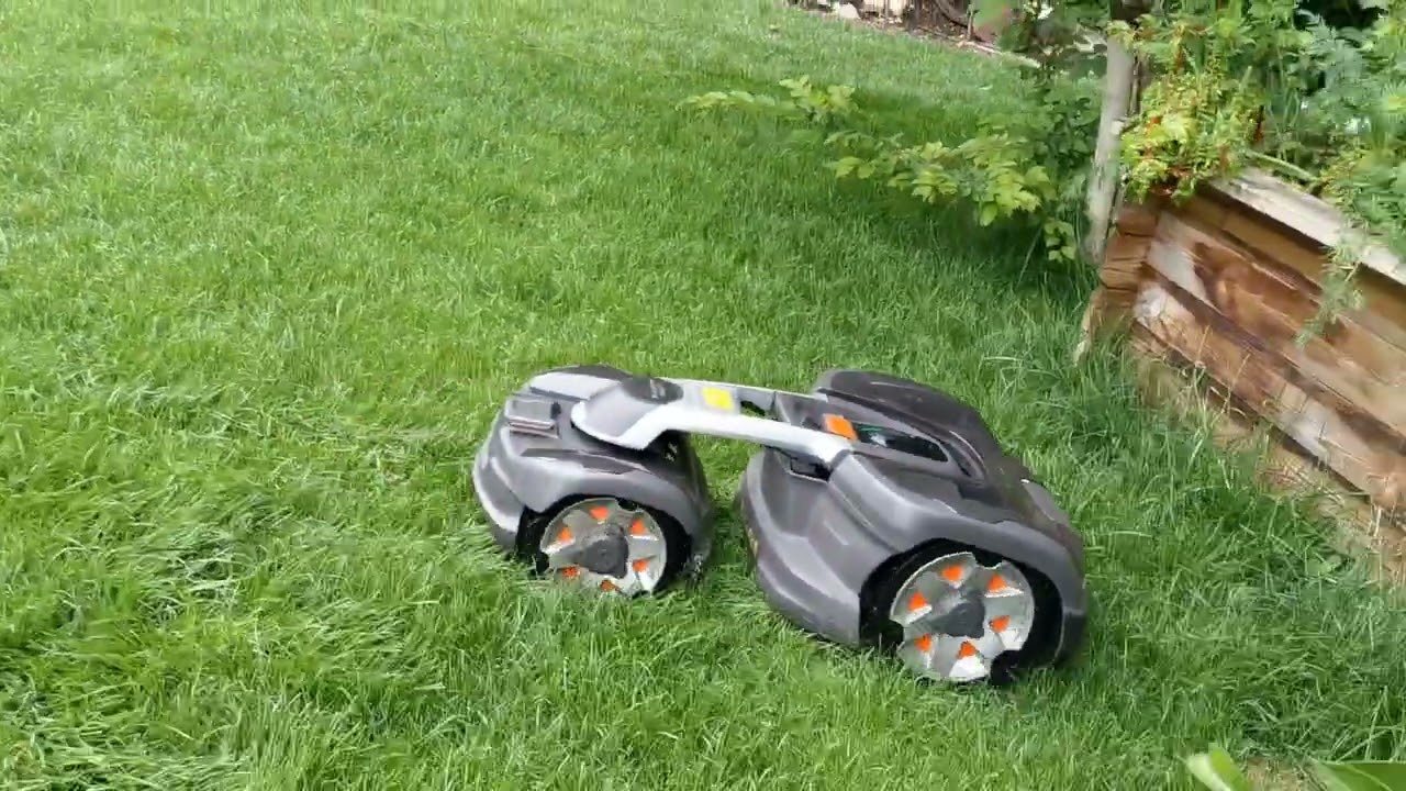 Husqvarna Mähroboter Automower 435X AWD ideal für Rasen mit Steigung bis zu 70%