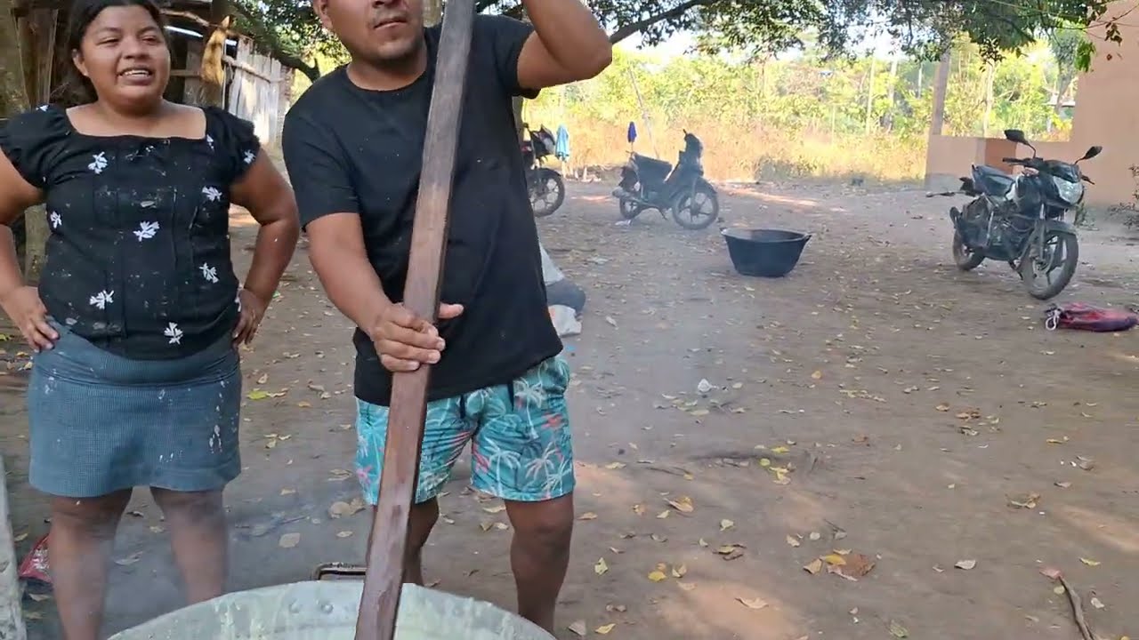 Andres ayuda a Rosi a Preparar los Delicioso😋Chicharrones Crujientes😊