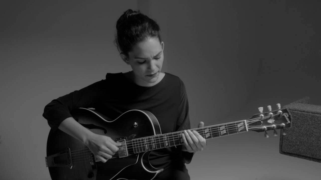 Dida Pelled - A Missing Shade of Blue