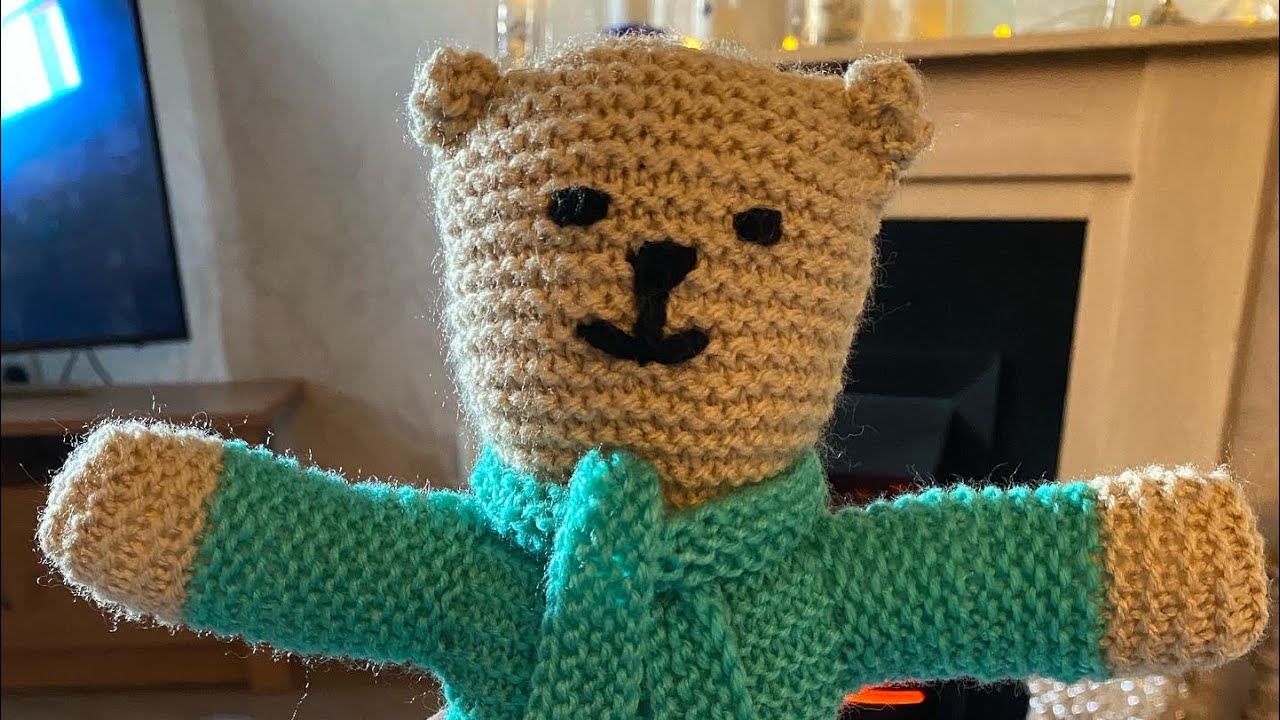 KNITTED TRAUMA TEDDY