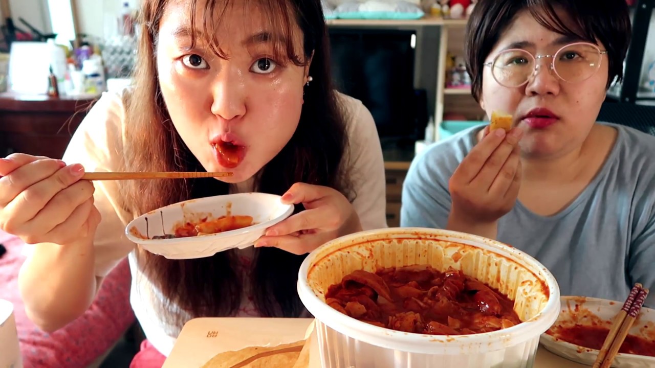 엽기떡볶이에 치즈볼을 퐁당퐁당｜엽떡 + BHC 치즈볼 + 중국당면 꿀조합 먹방 ｜EATING tteokbokki