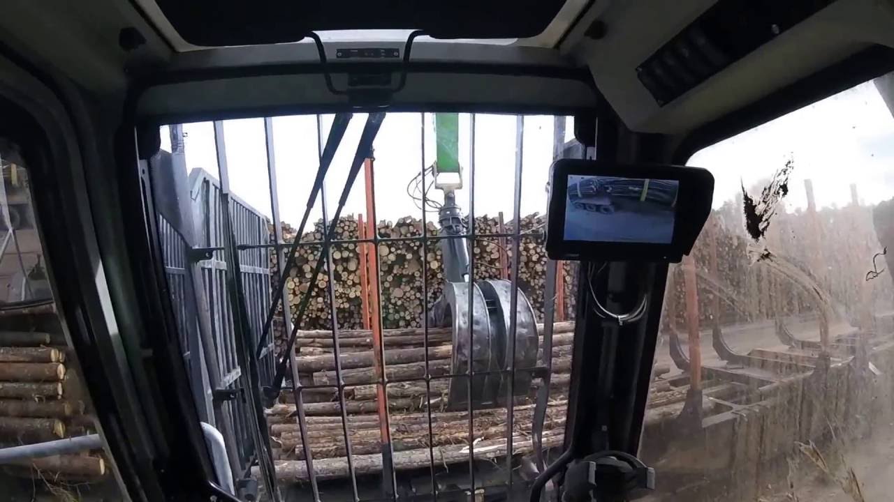 Sennebogen 835 K18, unloading traincart to double trailer