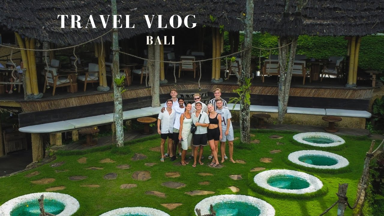 Keiharde regen bij de waterval… & Dit huis in Ubud is echt niet normaal!! #252