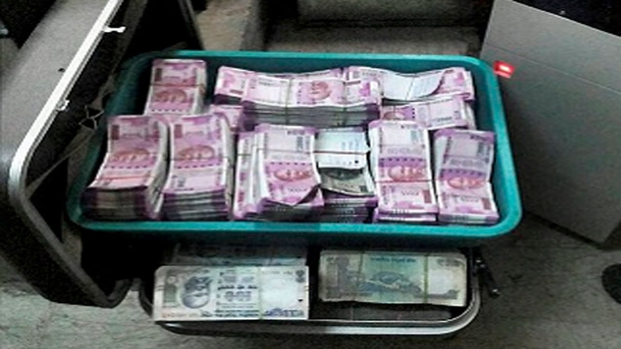 Currency racket busted in Kerela, Rs 51 lakh in 2000 notes seized