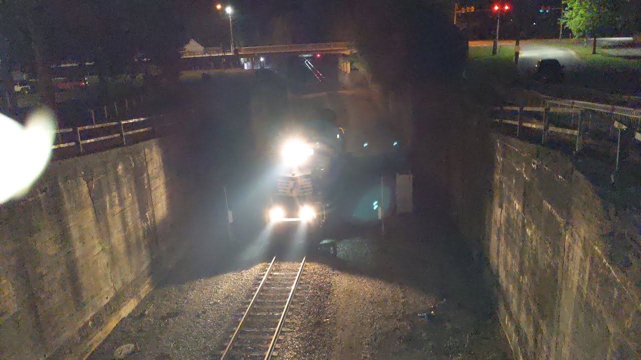 NS 3304 Runs Lite On NS A85 Through Decatur, AL