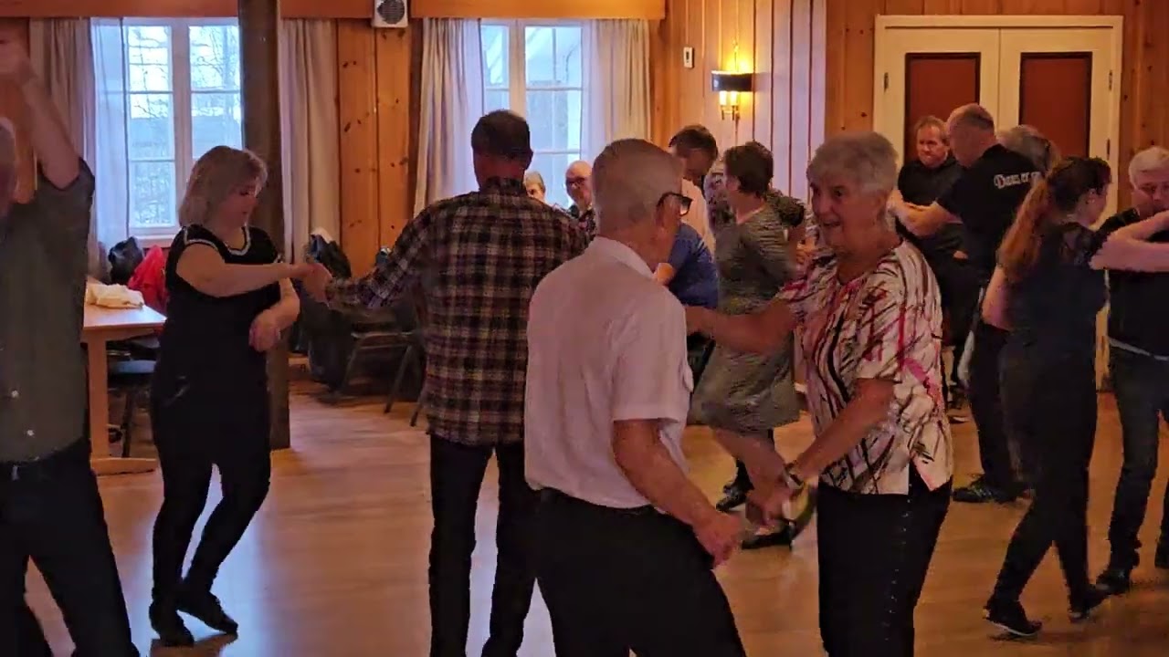 Rolig bugglåt av Grandes på Høyvang Glade Dansevenner Dansnytt Tor Nybakken