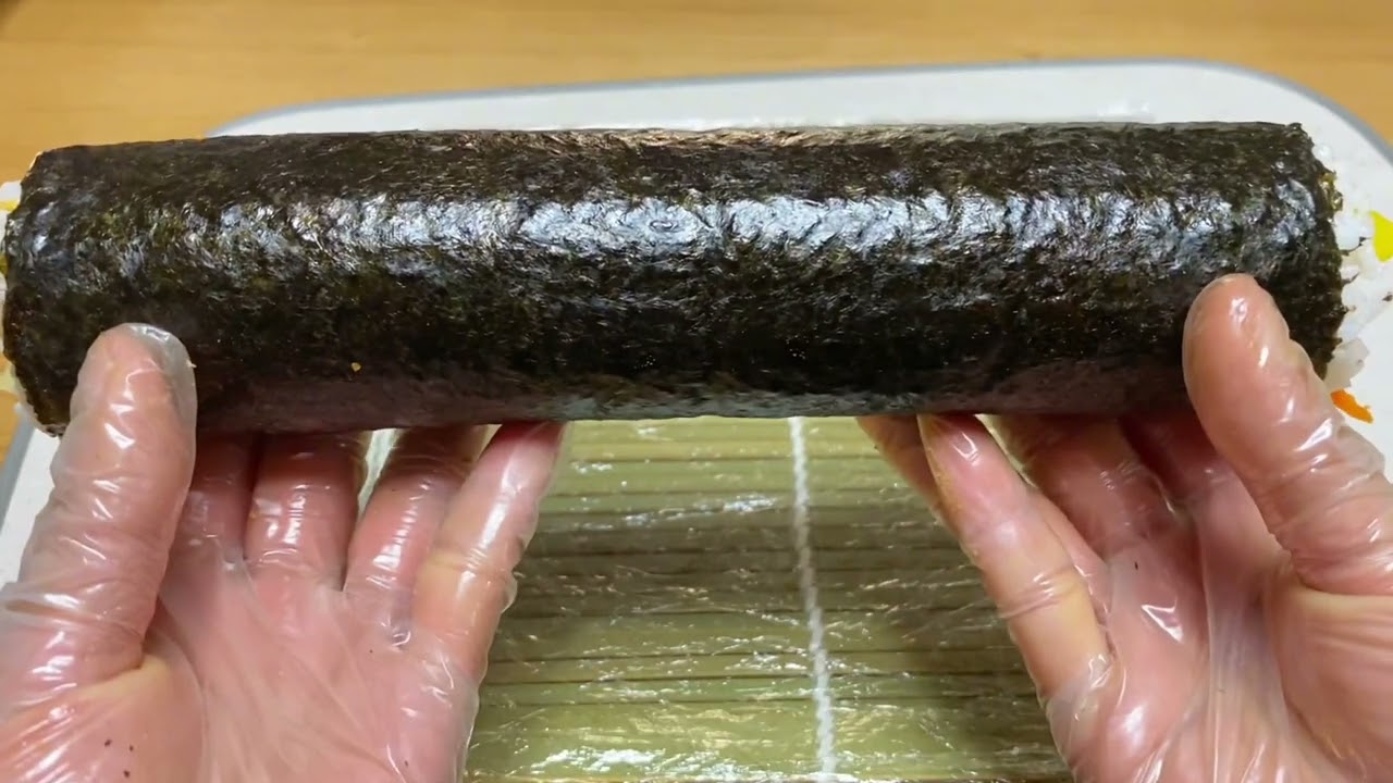 寿司如何卷紧实，生意火爆的摊主宝妈详细解说，都是干货赶紧收藏