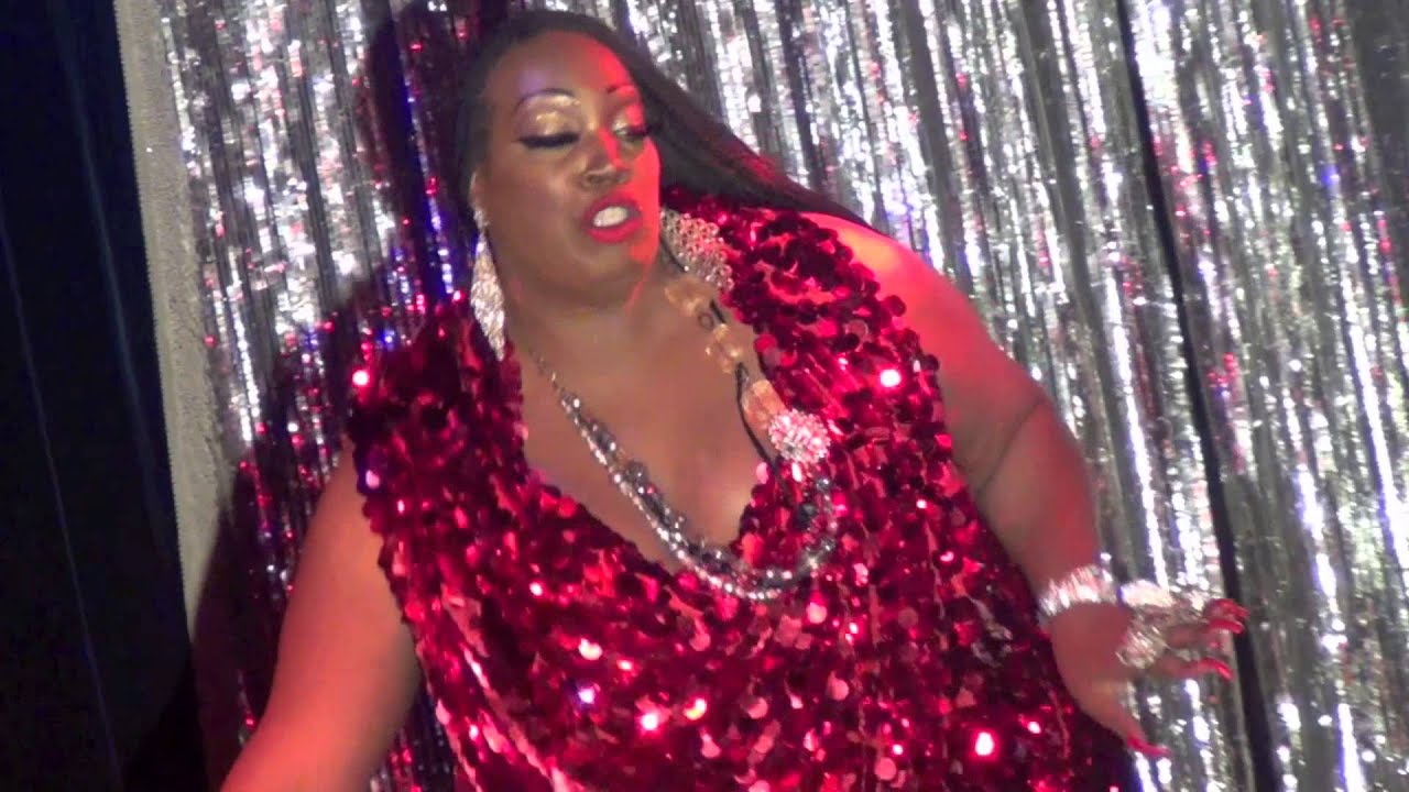 Lady Red Couture: 