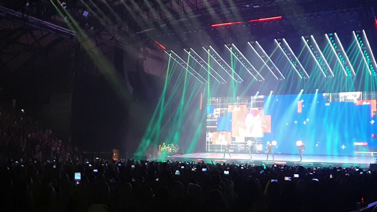 When your looking like that, Westlife live Newcastle 1-6-19