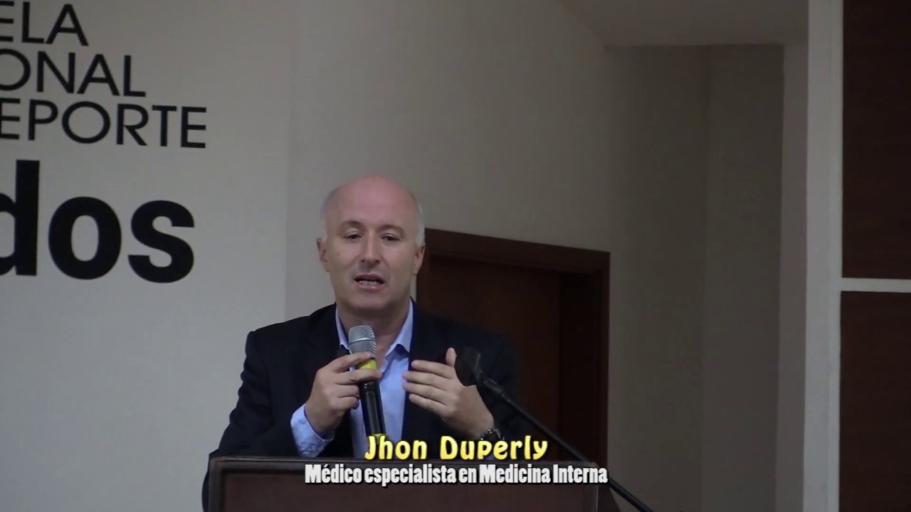 Jhon Duperly durante Simposio de Salud en la Escuela Nacional del Deporte