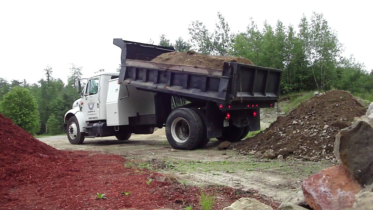 International 4700 Dumping a load of fill