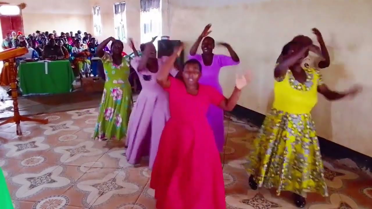 Paradiso kwaya. Wimbo. Mzigo wako. Wakiimba kwenye ibada.