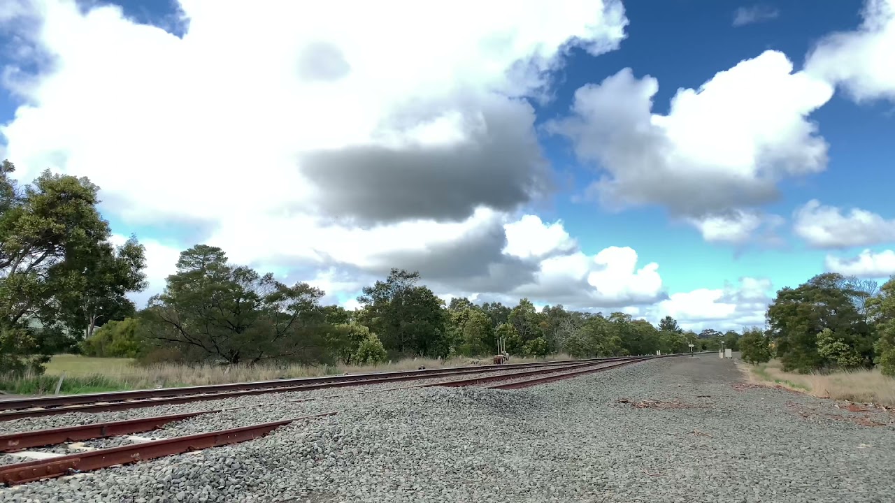 Three XR class locomotives run as 0159 to rescue a troubled Grain train (13/9/2021)