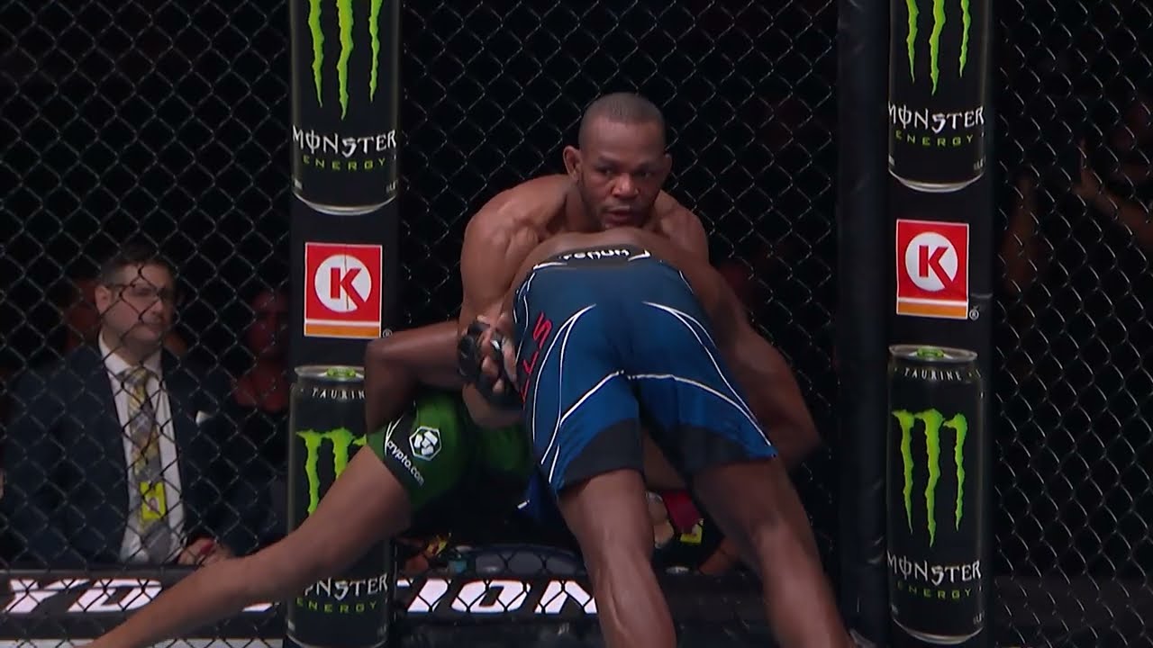 #UFCVegas92 Carlston Harris Finaliza a Jeremiah Wells