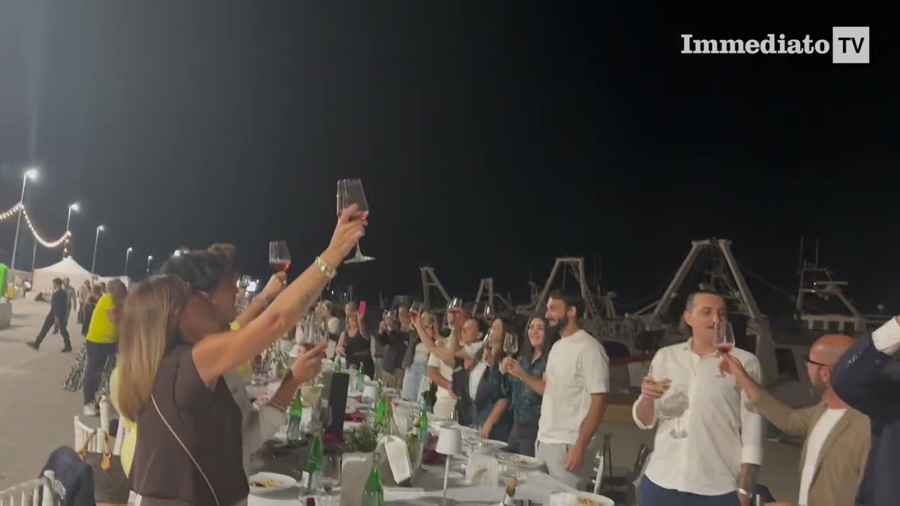 MANFREDONIA, IN CINQUECENTO PER "CIAMBÒ": IL MOLO DI LEVANTE COME UN RISTORANTE SOTTO LE STELLE