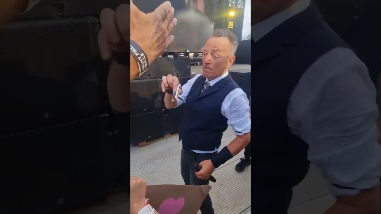 Bruce Springsteen gifts a harmonica to a child during Werchter concert (July 2, 2024)