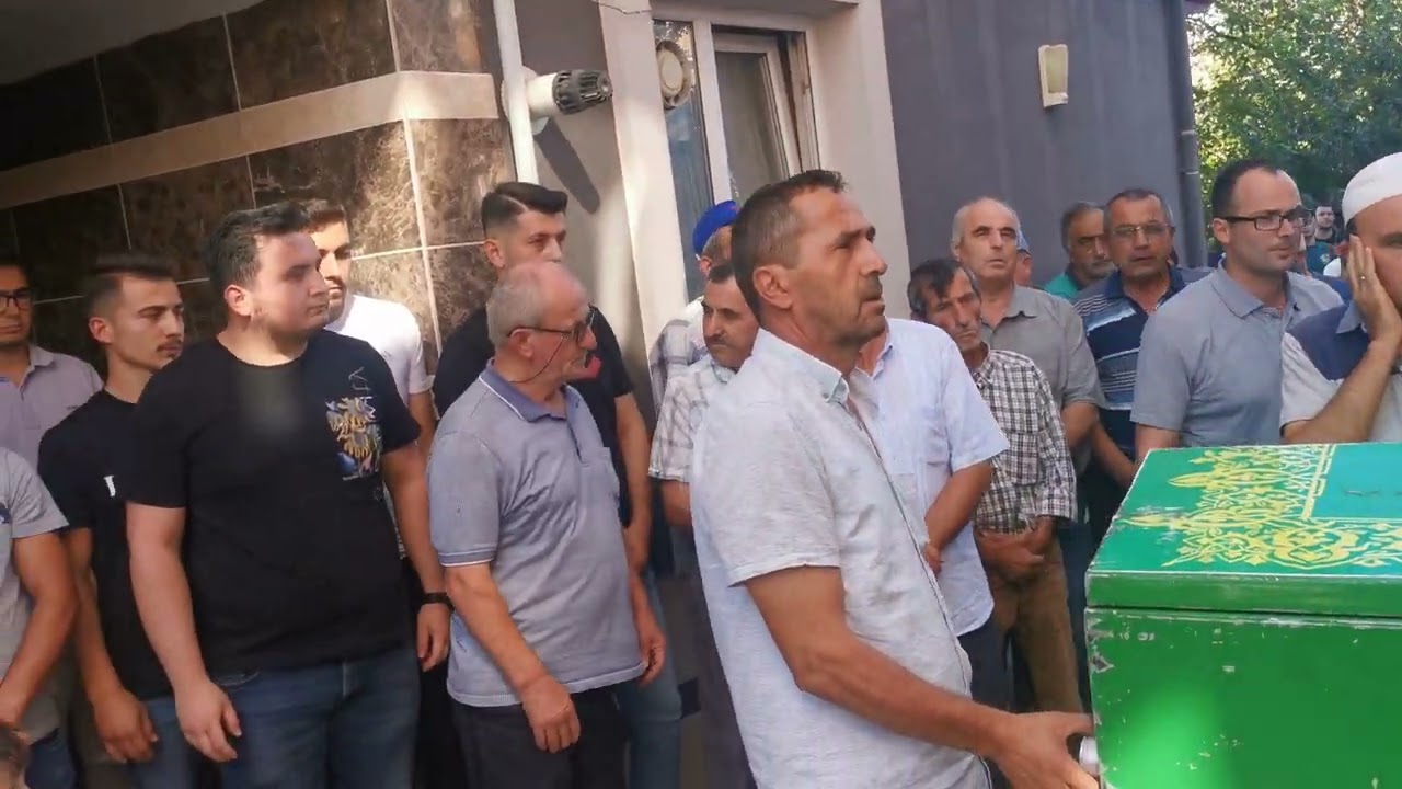 ERBAA YOLDERE KÖYÜ EMEKLİ COĞRAFYA ÖĞRETMENİ EROL KAYA CENAZESİ  EVİN ÖNÜNDE HELALLEŞME 25.08.2023
