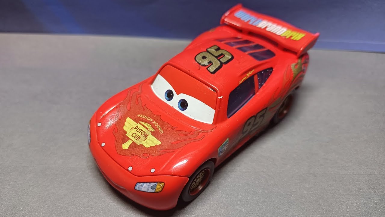 Disney/Pixar Cars Finish Line Frenzy Gold Lightning McQueen (World Grand Prix Racer) 2011 Toys R Us