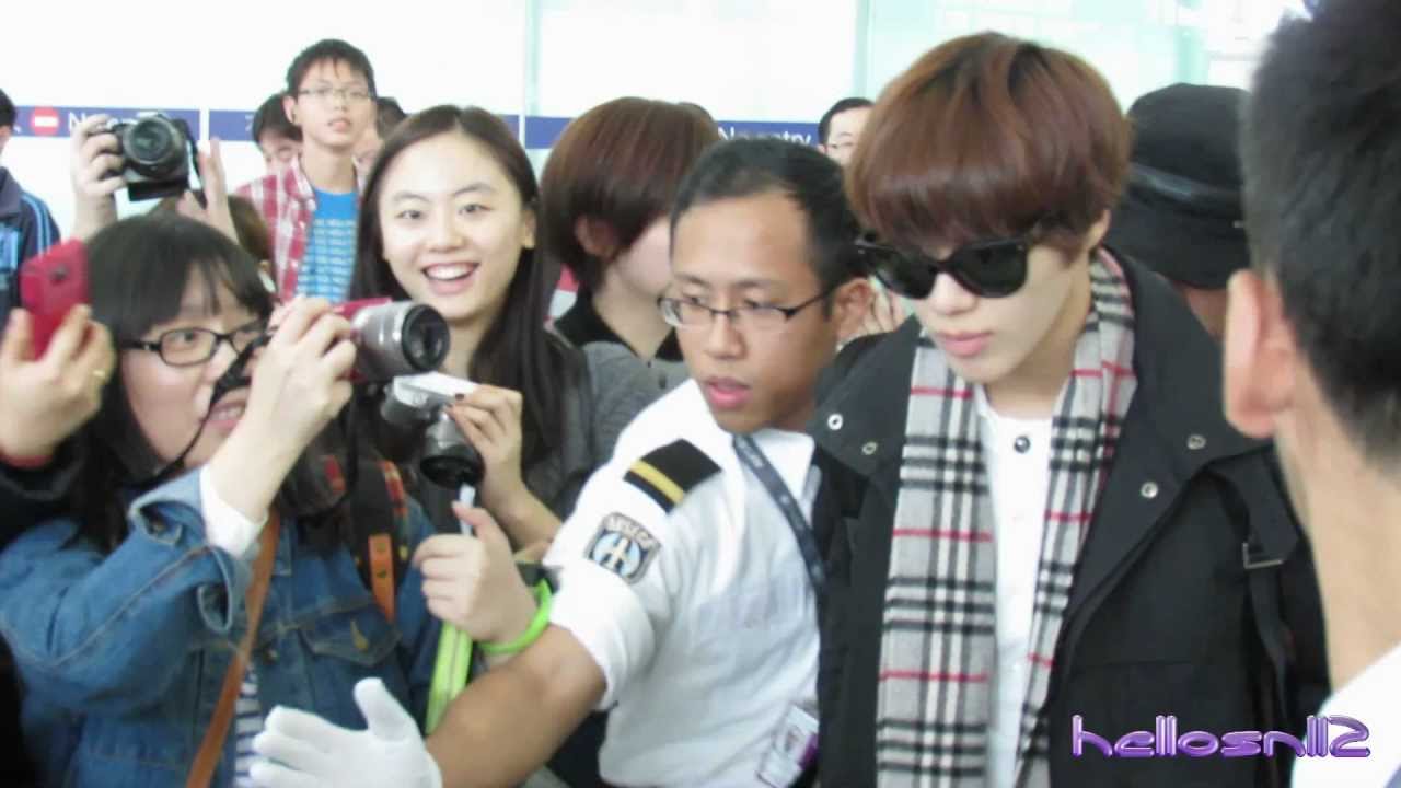 121201 SHINee@Hong Kong Airport