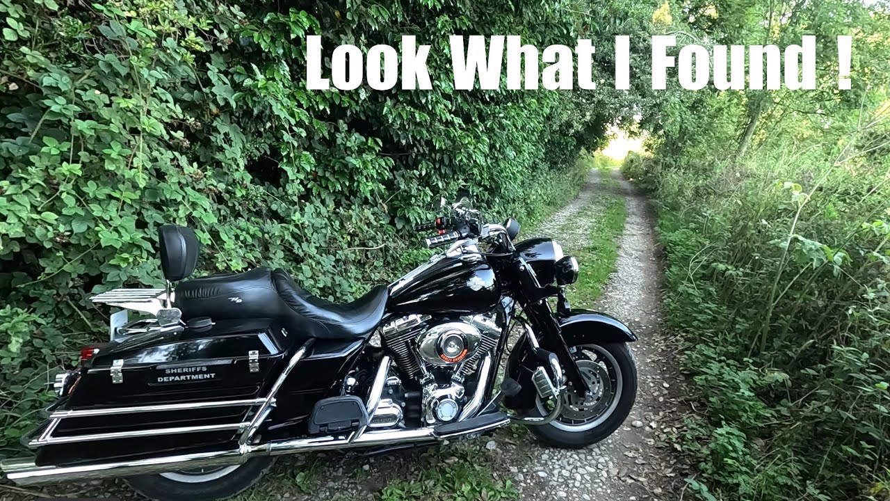 Who put this old Harley Davidson here ???