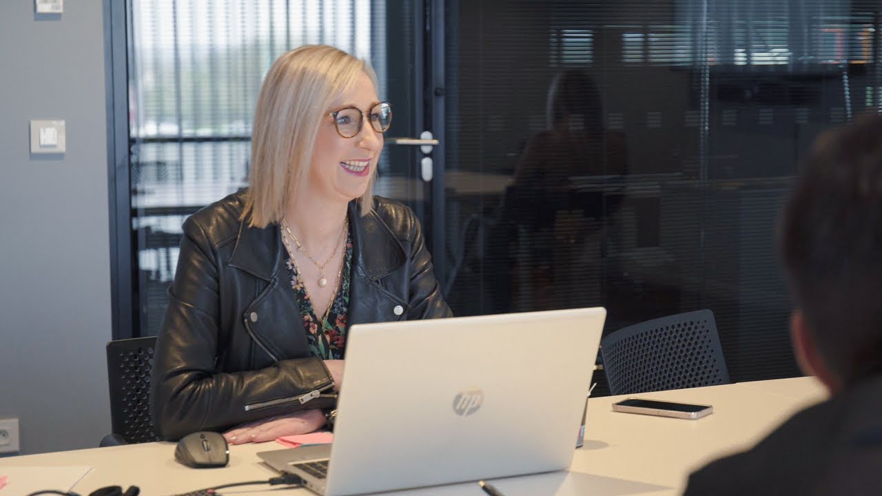 Portrait de Jamie-Lee , Responsable des Ventes Véhicules Neufs - Mercedes-Benz Groupe Kroely