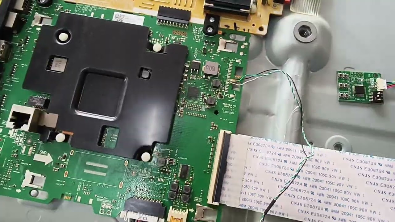 Исправлена ​​проблема с экраном Samsung UA55AU7700KXXT