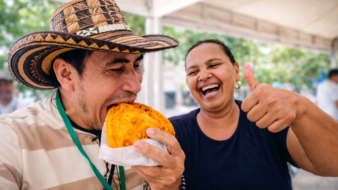 Probando Arepas AFRODICIACAS en el Festival del FRITO en Arjona Bolívar.