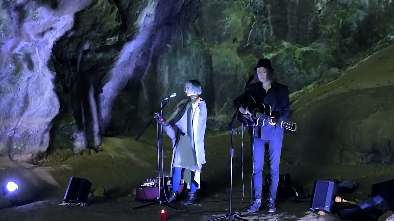 Helvegen (Wardruna cover) - Arthuan Rebis ft. Alice Petrin LIVE