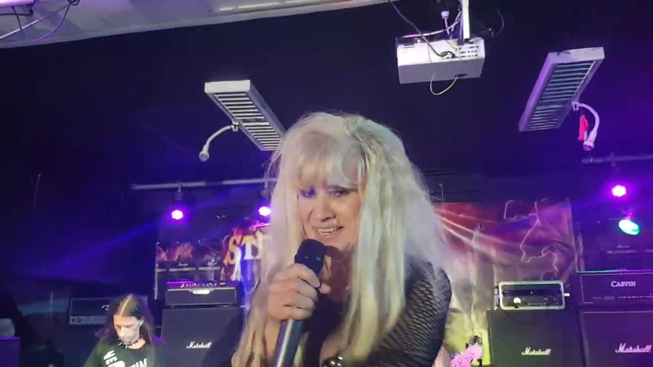 Metal Lady és a Stress együttes - Ébredj fel! (Legenda 2022. 09. 24.)